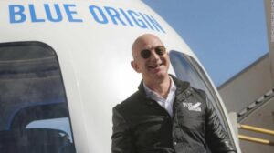 Jeff Bezos vuela al borde del espacio